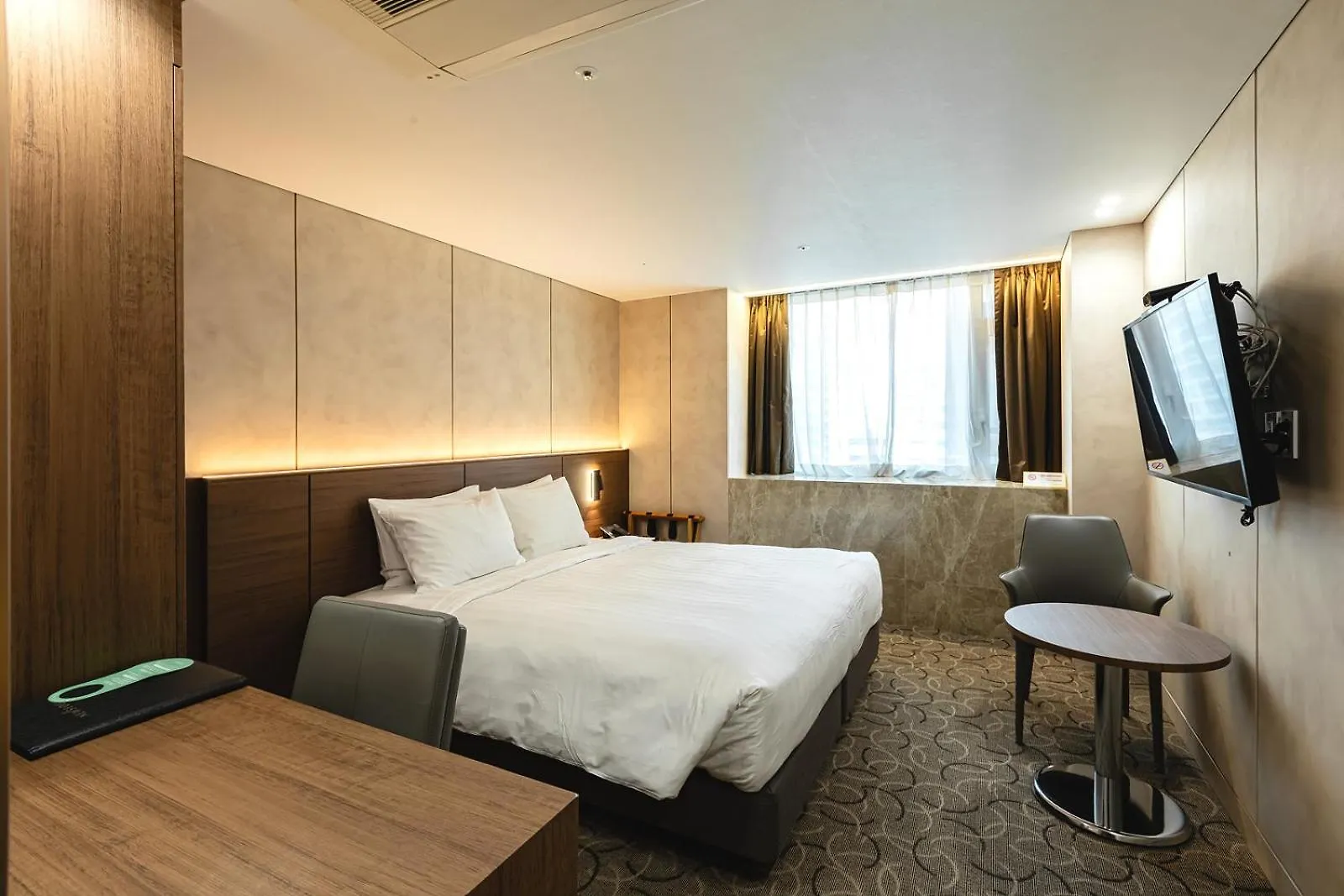 New Seoul Hotel Myeongdong 3*,