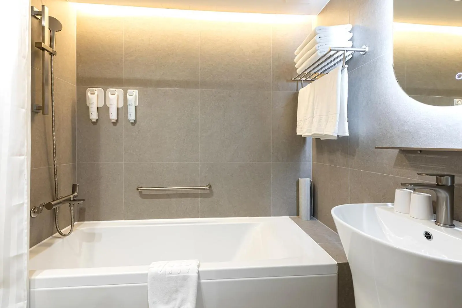 New Seoul Hotel Myeongdong