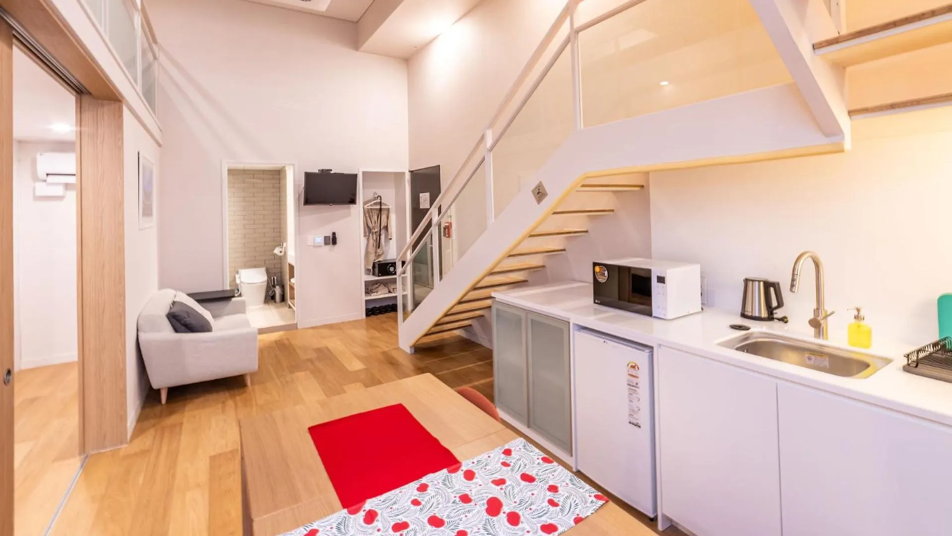 New Seoul Hotel Myeongdong 3*,